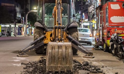 Barra do Piraí inicia operação tapa-buracos em turno noturno em ruas do centro